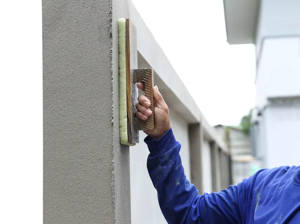 Concrete plaster man smoothing concrete wall — Stock Photo, Image