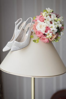 bir ayakkabı buket düğün detayları