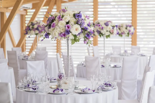 Decoração do casamento violeta branco — Fotografia de Stock