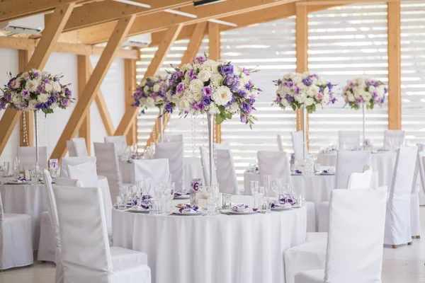 Decoração do casamento violeta branco — Fotografia de Stock