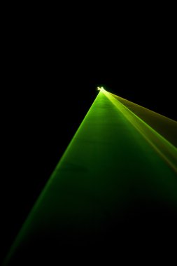 Lazer ışını siyah bir arka plan