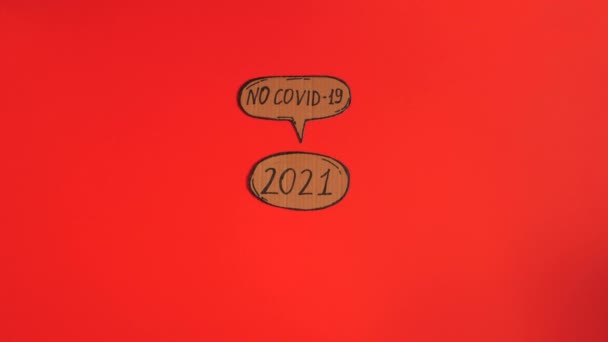 Новый 2021 год на карикатурных пузырях на красном фоне. — стоковое видео