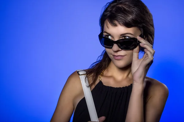 Female teen wearing sunglasses — Stock Photo, Image