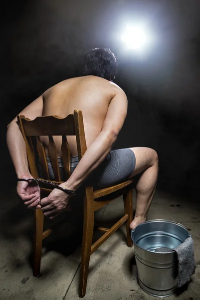 男性囚犯被惩罚 — 图库照片