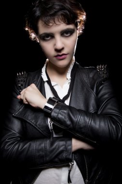 Model giyen teknoloji akıllı izle