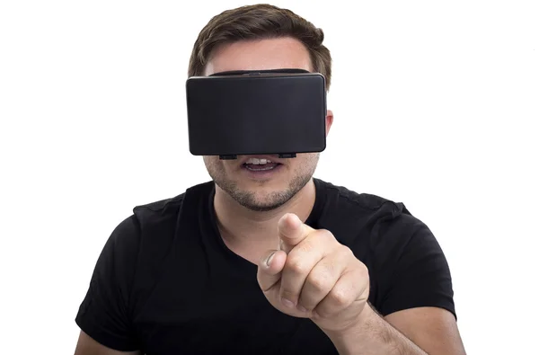 Homem usando um fone de ouvido de realidade virtual — Fotografia de Stock