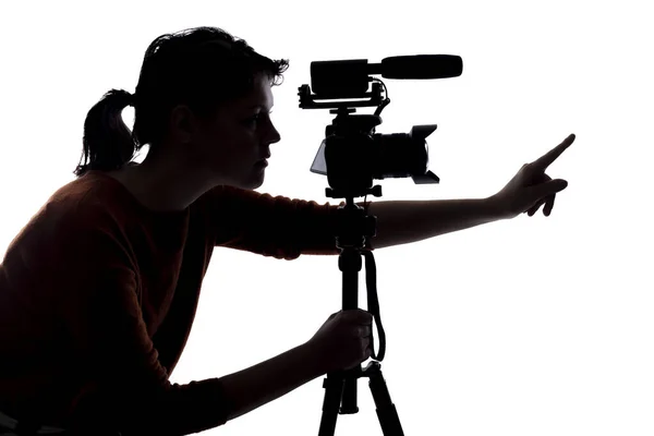 Női Indie Filmes Online Tartalomkészítő Vagy Casting Rendező Sziluettje Kamerával — Stock Fotó