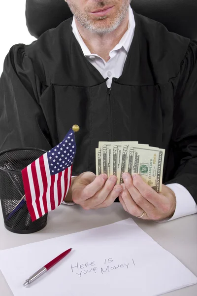 Giudice che prende soldi — Foto Stock