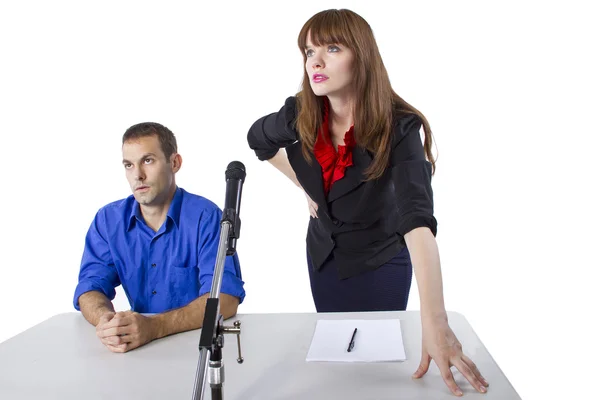 Advogada representando cliente do sexo masculino em audiência judicial — Fotografia de Stock