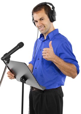 Sanatçı veya bir microphon şarkıcı erkek sesi