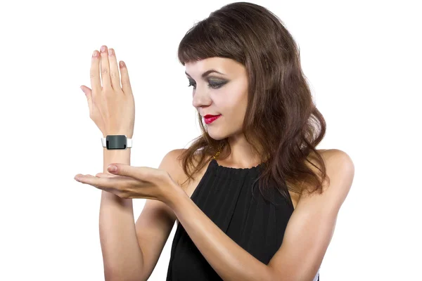 Kobieta nosi ogólne nie markowe inteligentne zegarka — Zdjęcie stockowe