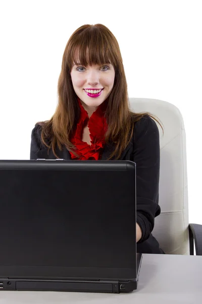 Affärskvinna som arbetar med en dator — Stockfoto