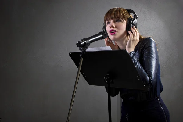 Singer reading lyrics — Stock Photo, Image