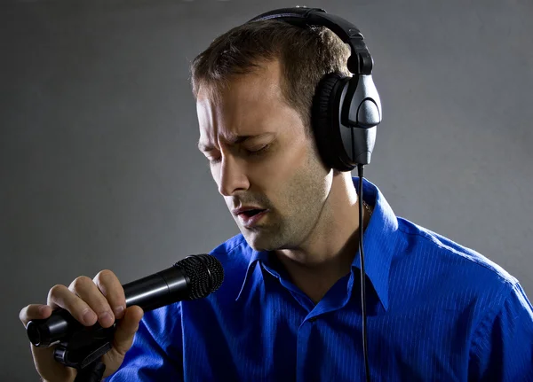 Male voice over artist on a microphone — Stock Photo, Image