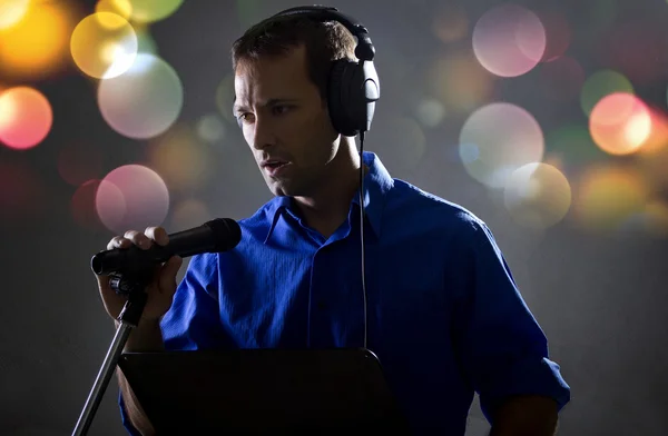 Male voice over artist on a microphone — Stock Photo, Image