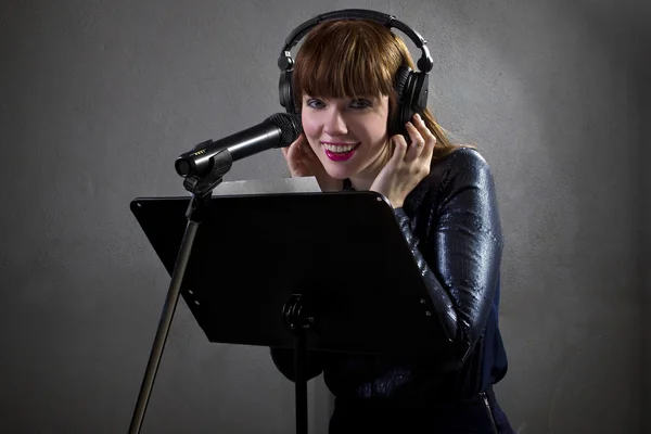 Singer reading lyrics — Stock Photo, Image