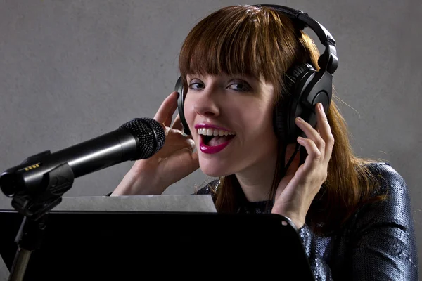 Singer reading lyrics — Stock Photo, Image