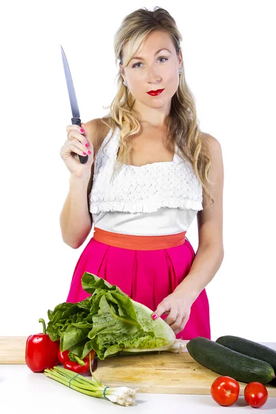 Femme préparant des fruits et légumes — Photo