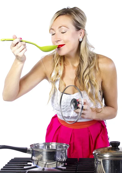 Mulher branca fazendo sopa — Fotografia de Stock