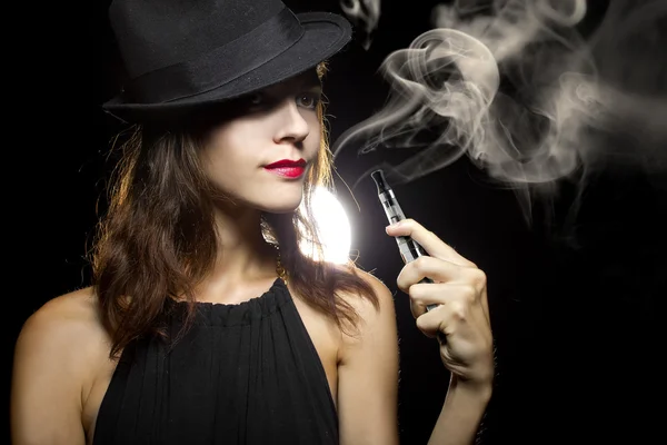 Woman vaping an electronic cigarette — Stock Photo, Image