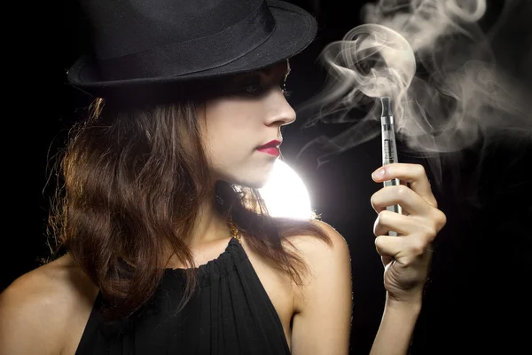 Woman vaping an electronic cigarette — Stock Photo, Image