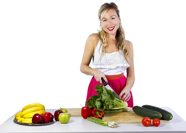 Femme préparant des fruits et légumes — Photo