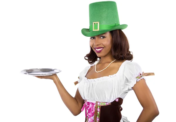 Serveuse en costume de jour st patricks — Photo