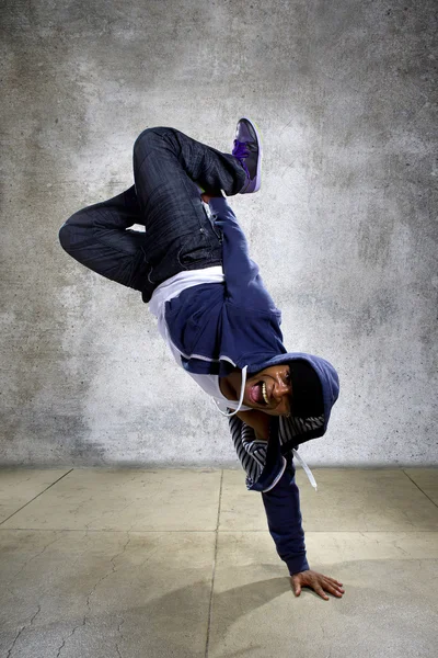 黑人男性跳舞嘻哈 — 图库照片