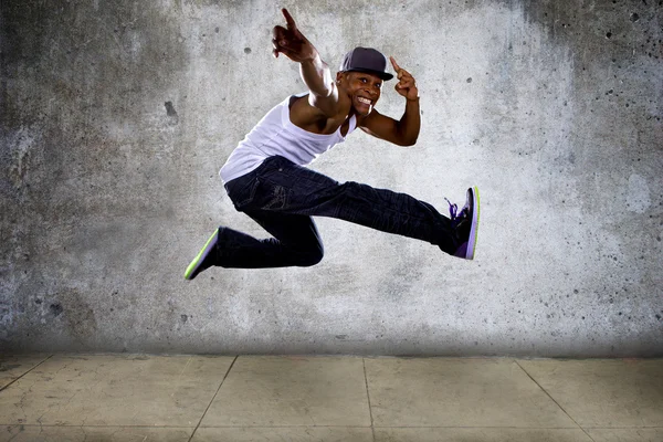 Salto dançarino de hip hop — Fotografia de Stock