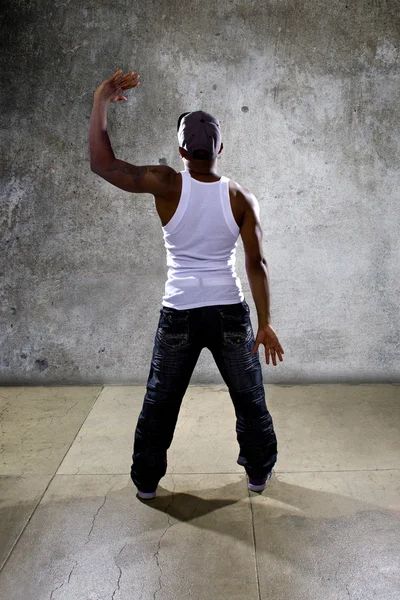 Man poseren hip hop dance — Stockfoto