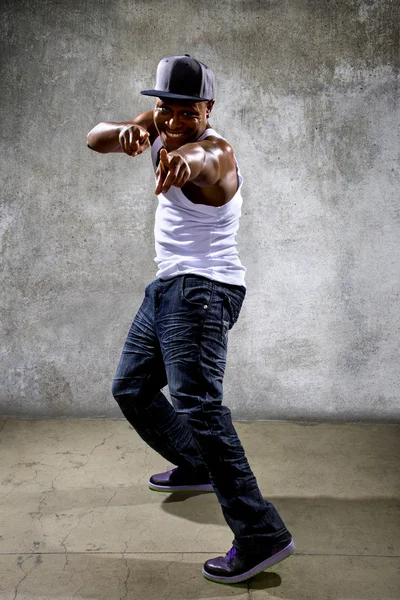 Man poseren hip hop dance — Stockfoto