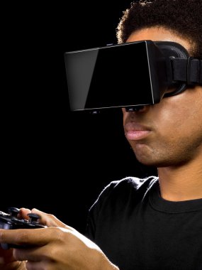 erkek video oyun denetleyicisi ile