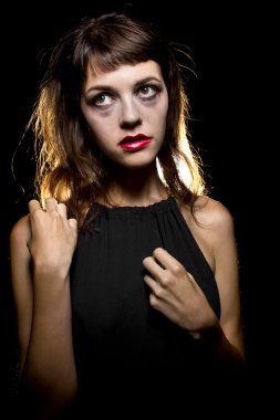 üzgün kadın gözyaşı ağlıyor