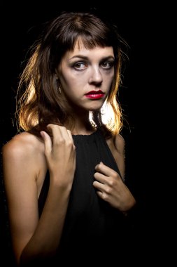 üzgün kadın gözyaşı ağlıyor