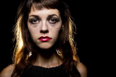 üzgün kadın gözyaşı ağlıyor