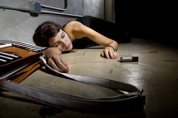 Female crime victim lying on the street floor — Stock Photo, Image