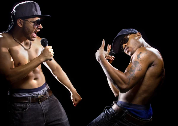 Hommes torse nu avec microphones — Photo