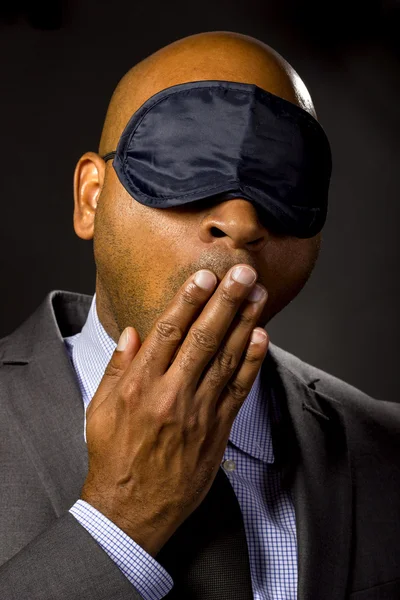 Empresário usando máscara ocular — Fotografia de Stock