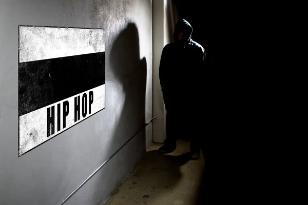 Rapper next to wall graffiti — Stock Photo, Image
