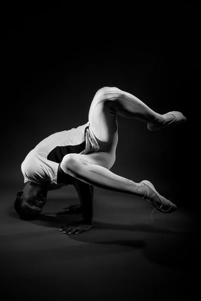 Ballet dancer warming up with stretches — Stock Photo, Image