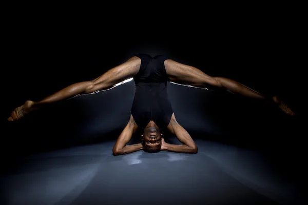 Danseuse masculine noire — Photo