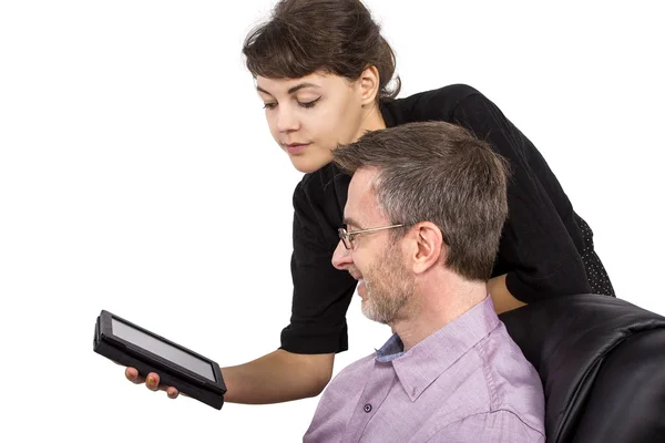 Fêmea dando tablet pai — Fotografia de Stock