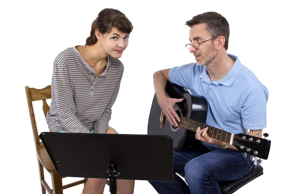 Nauczyciel nauczania kobiece grać gitara — Zdjęcie stockowe