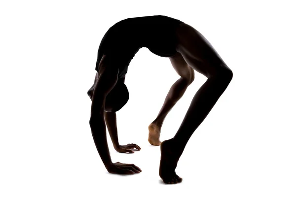 Elastyczne tancerz mężczyzna pozowanie i równoważenia — Zdjęcie stockowe