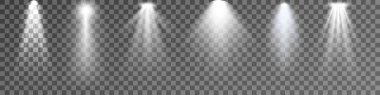 Saydam arkaplanda izole edilmiş Spotlight seti. Beyaz ışınlar ve ışınlar ile parlayan ışık efekti. PNG