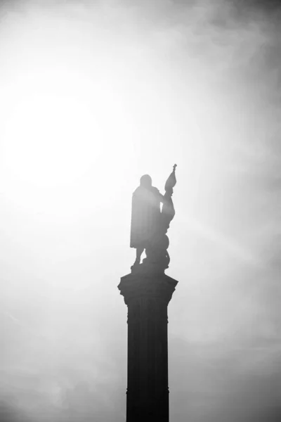 Statua Cristobal Colon Patrząc Południową Amerykę — Zdjęcie stockowe