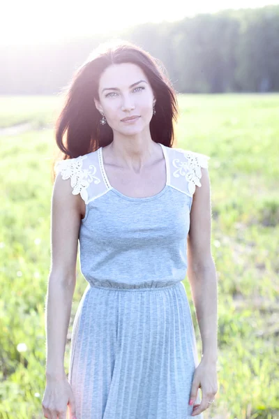 Beautiful girl dress summer resting enjoying idea lifestyle, fashion concept, nature, portrait women park — Stock Photo, Image