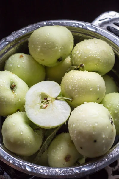 Manzanas Pulpa Verde Orgánicas Recién Lavadas — Foto de Stock