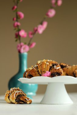 Kruvasan ile haşhaş tohumu