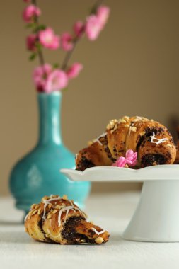 Kruvasan ile haşhaş tohumu